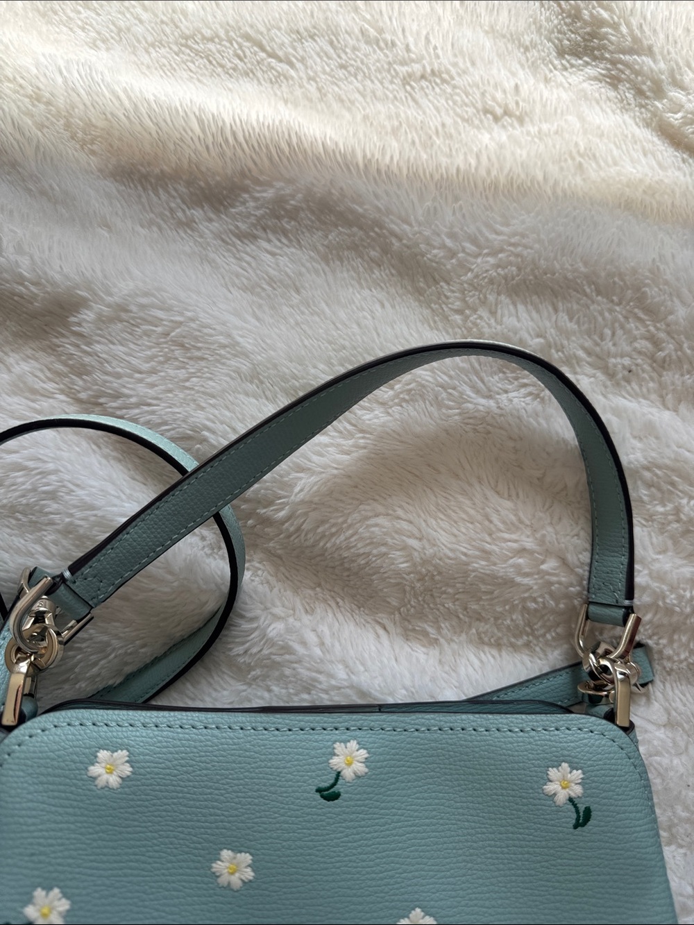 kate spade mint blue leather crossbody with daisy appliqués - Picture 2 of 8